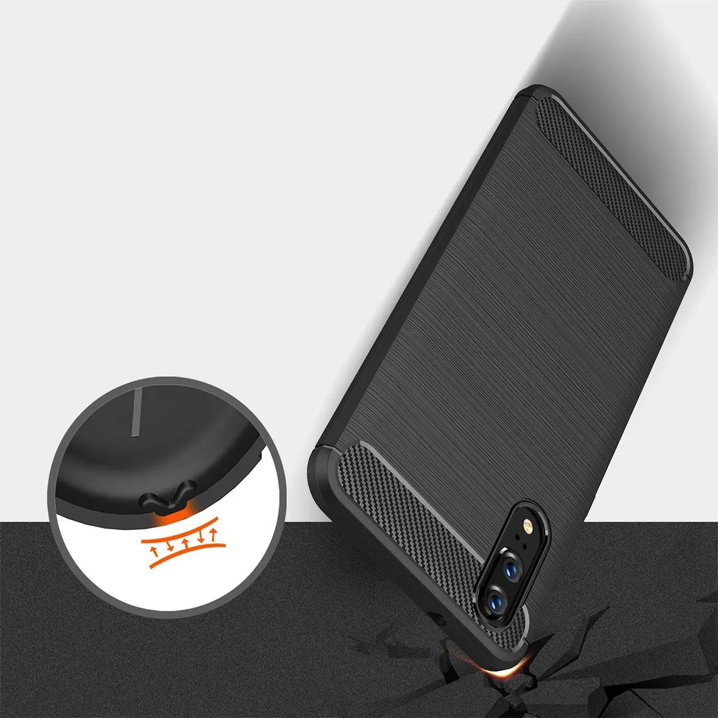 Schwarze Carbon-Hülle, Rückansicht, Huawei P20 mit Kamera, Stoßschutz-Detail.