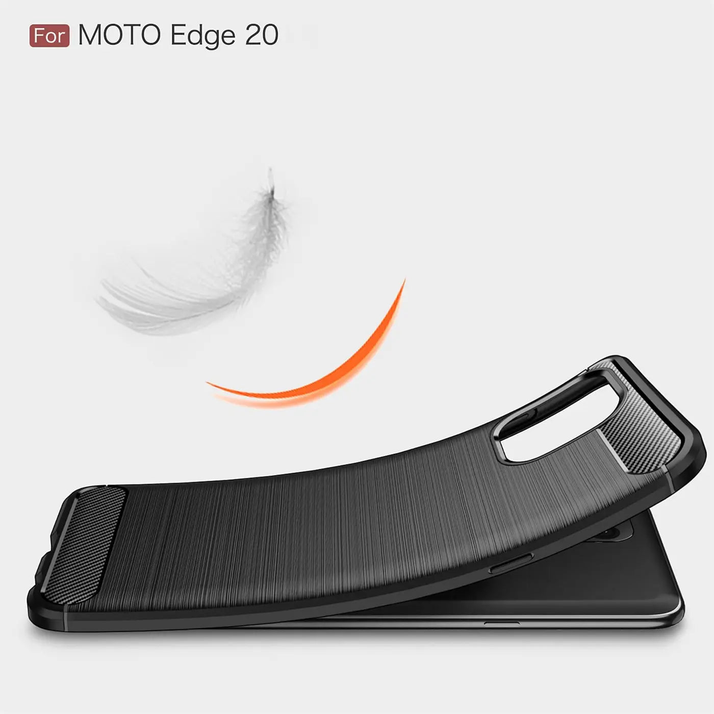 Schwarze Carbon-Hülle für Motorola Edge 20, von schräg unten gesehen.