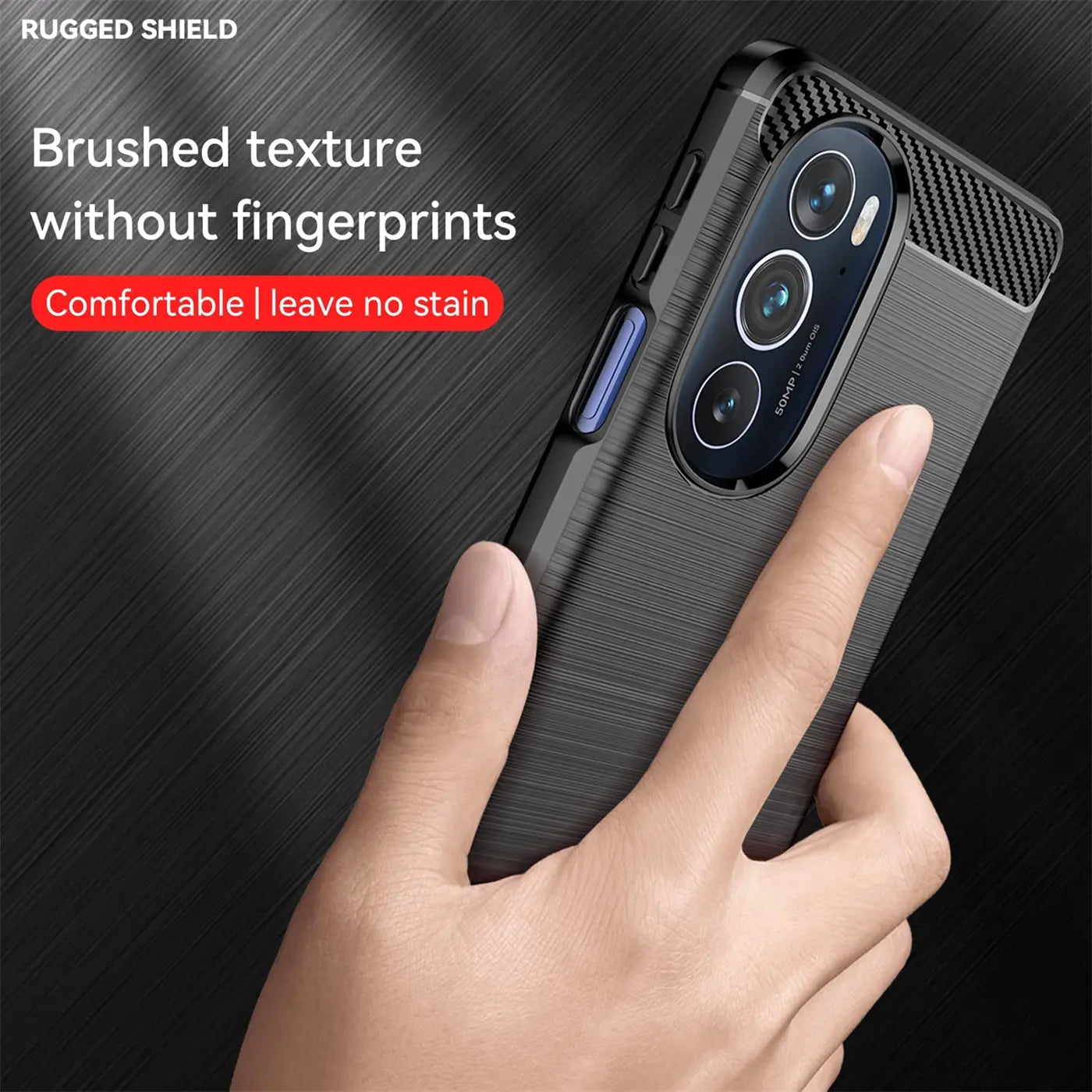 Dunkelgraue Carbon-Hülle mit gebürsteter Textur, von hinten gezeigt, hält ein Motorola Edge 30 Pro.