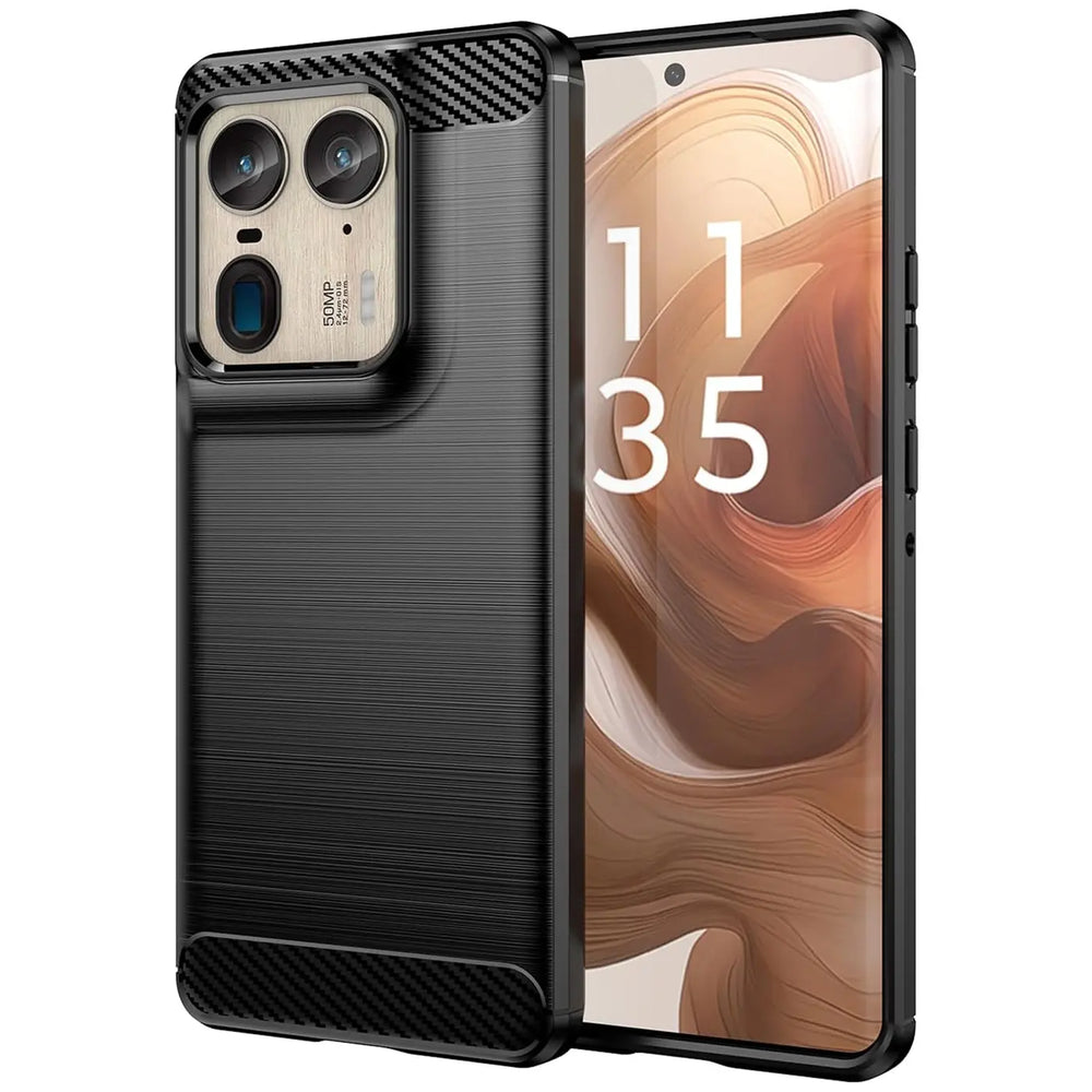 Schwarze Carbon-Hülle mit gebürstetem Finish, schützt Motorola Edge 50 Ultra. Seitenansicht.