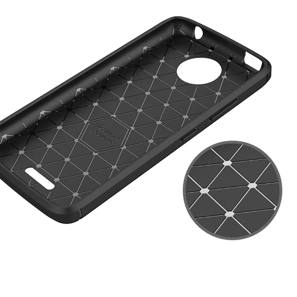 Schwarze Carbon-Hülle, Innenseite mit Gittermuster, von oben schräg fotografiert.