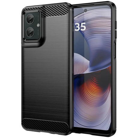 Schwarze Carbon-Hülle mit gebürsteter Textur, schützt Motorola Moto G55 5G.