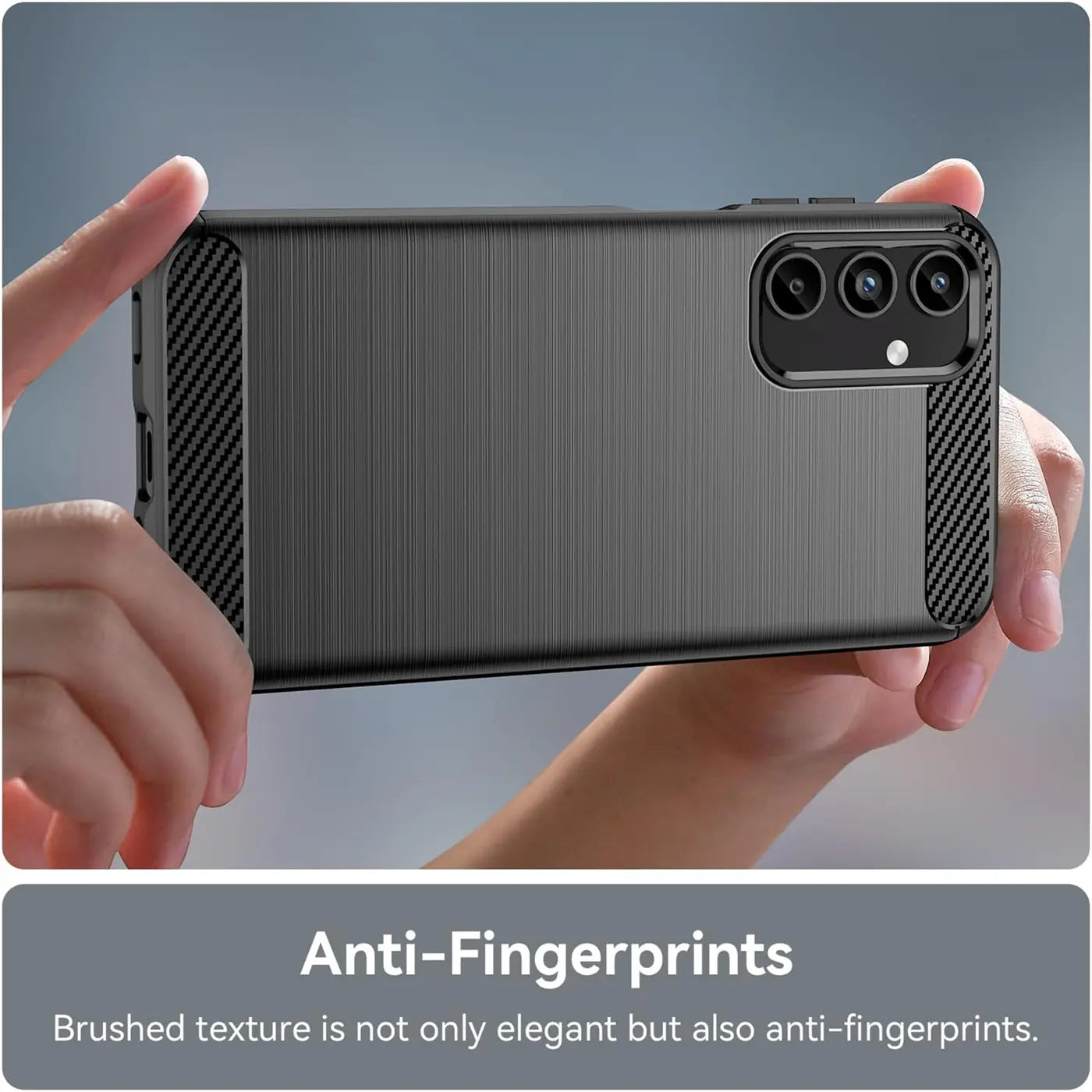 Dunkelgraue Carbon-Hülle mit gebürsteter Textur, von hinten gezeigt, auf Samsung Galaxy A15.