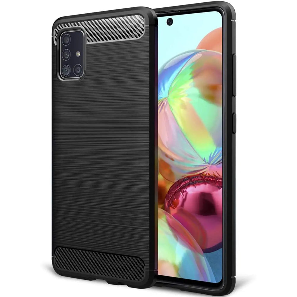 Schwarze Carbon-Hülle mit gebürsteter Textur für Samsung Galaxy A51, von vorne links gezeigt.
