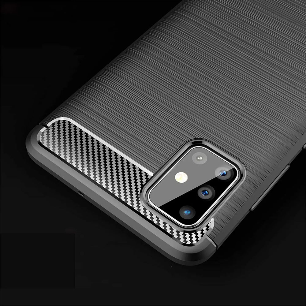 Graue Carbon-Hülle mit gebürsteter Textur, Nahaufnahme der Kamera, Samsung Galaxy A51