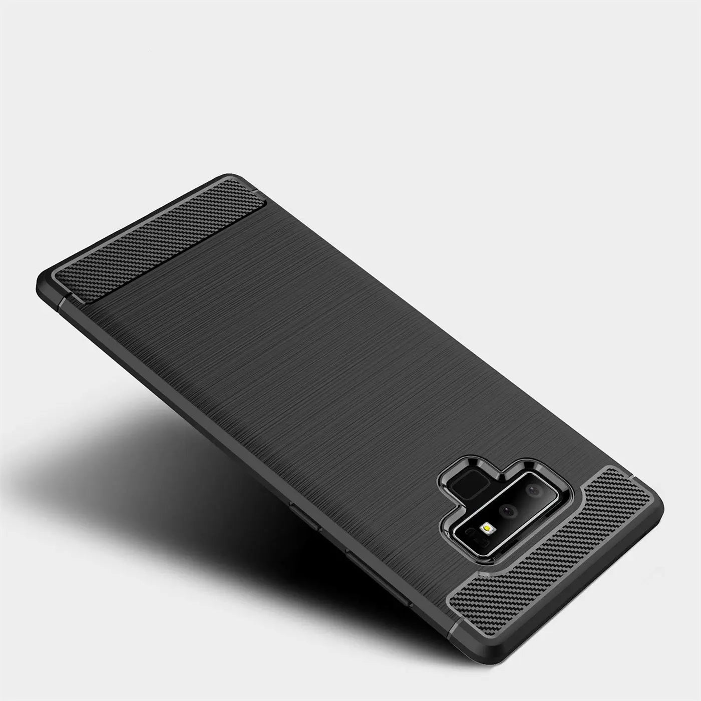 Schwarze Carbon-Hülle für Samsung Galaxy Note 9, von oben schräg fotografiert.