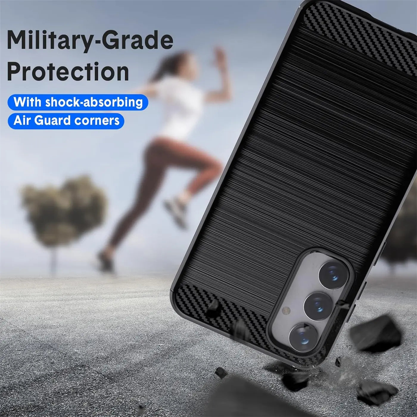Schwarze Carbon-Hülle für Samsung Galaxy S23 FE, von schräg unten gezeigt, mit Kamera.