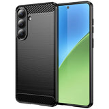 Schwarze Carbon-Hülle mit gebürstetem Finish, von vorne/seitlich, zeigt Samsung S26 Plus.
