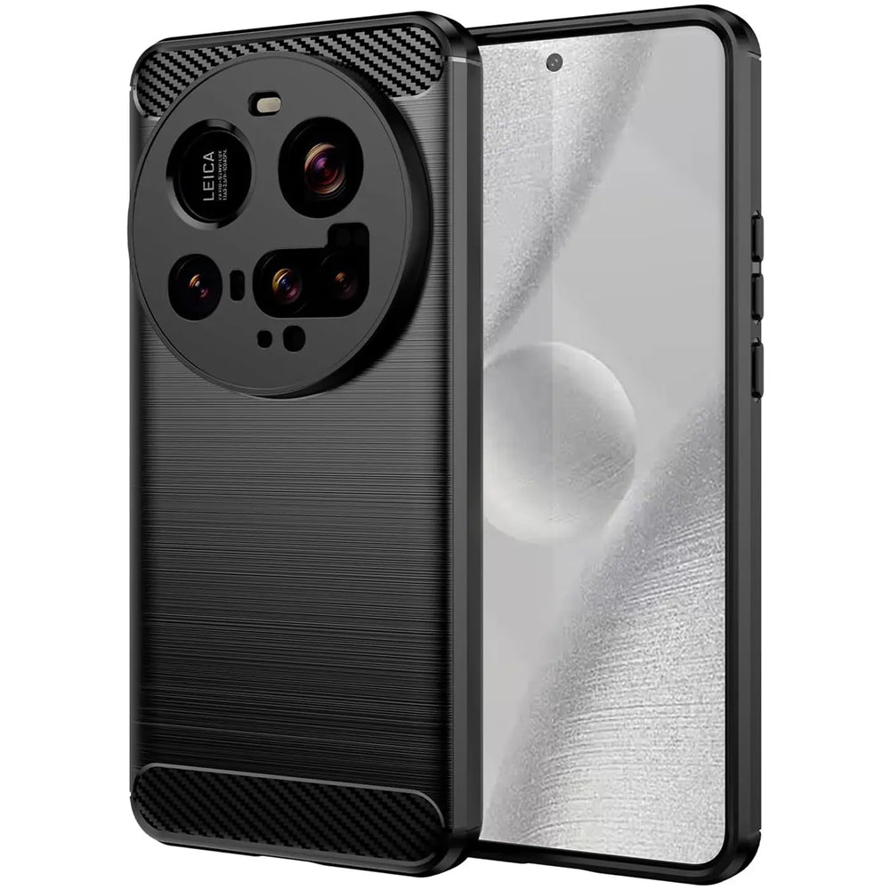 Schwarze Carbon-Hülle, schräg von vorne, mit Xiaomi 15 Ultra und Kamera-Modul.