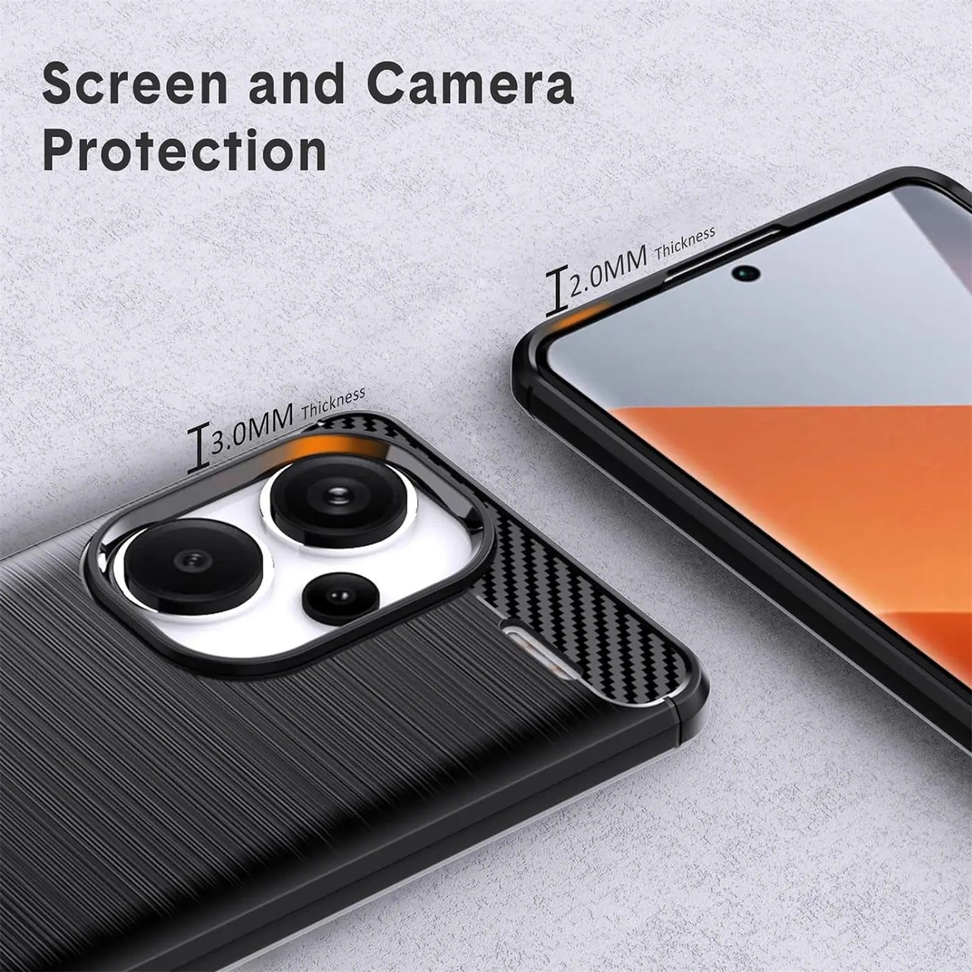 Schwarze Carbon-Hülle mit gebürsteter Textur, Nahaufnahme der Kamera und des Bildschirms eines Smartphones.