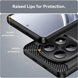 Schwarze Carbon-Hülle mit erhöhten Rändern für Displayschutz, Nahaufnahme.