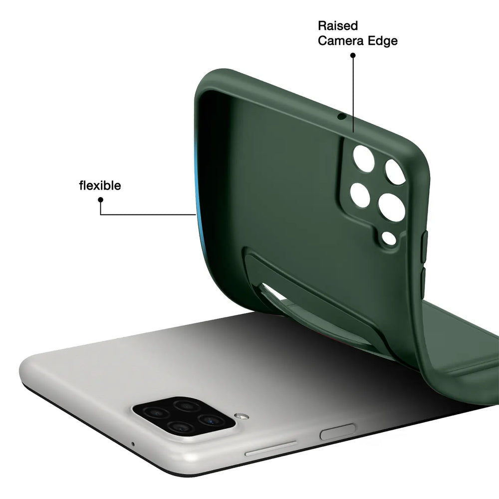 Dunkelgrüne flexible Hülle, die über ein weißes Samsung Galaxy A42 5G gelegt wird.