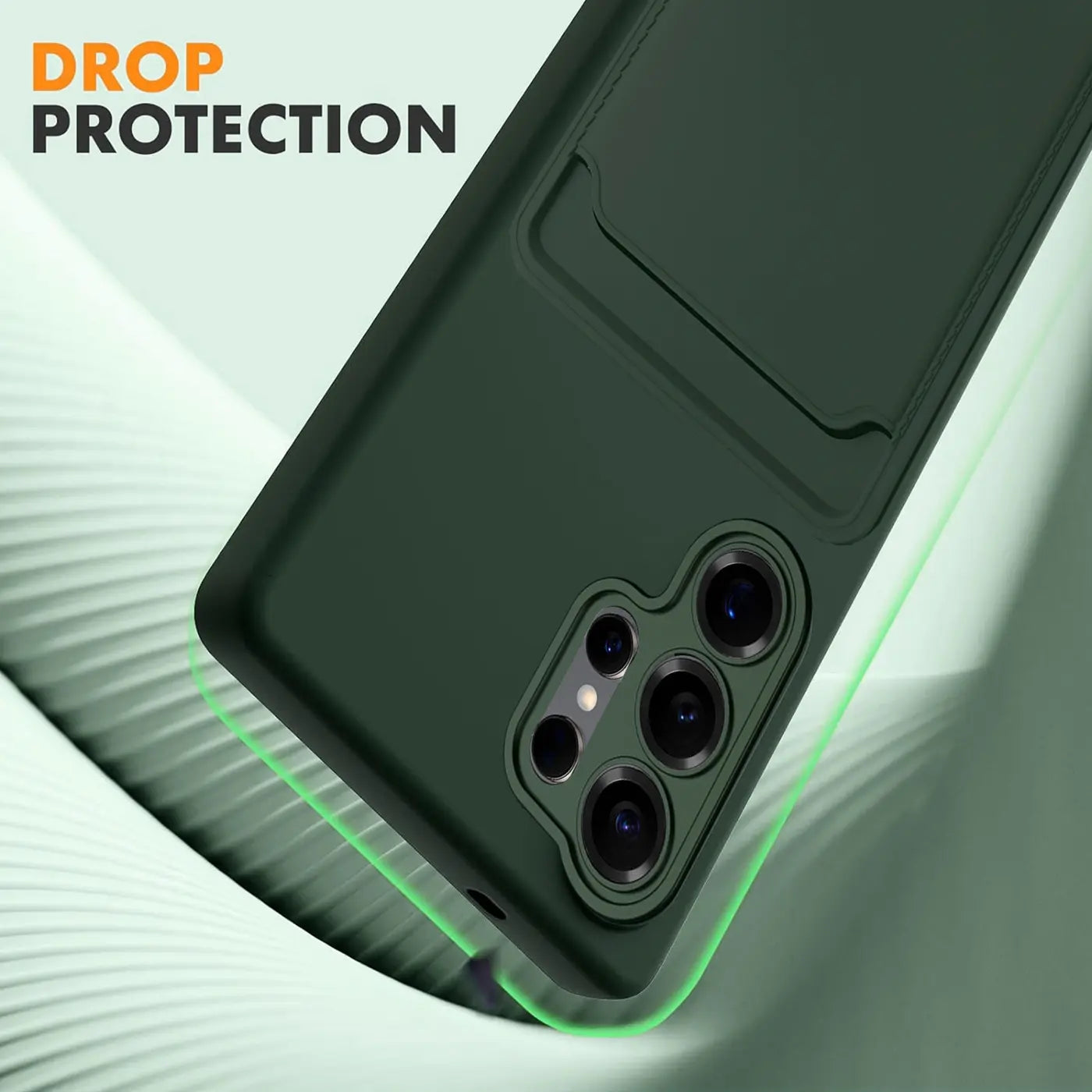Dunkelgrüne Hülle aus Kunststoff mit Kartenfach, Nahaufnahme der Rückseite eines Samsung Galaxy S25 Ultra.