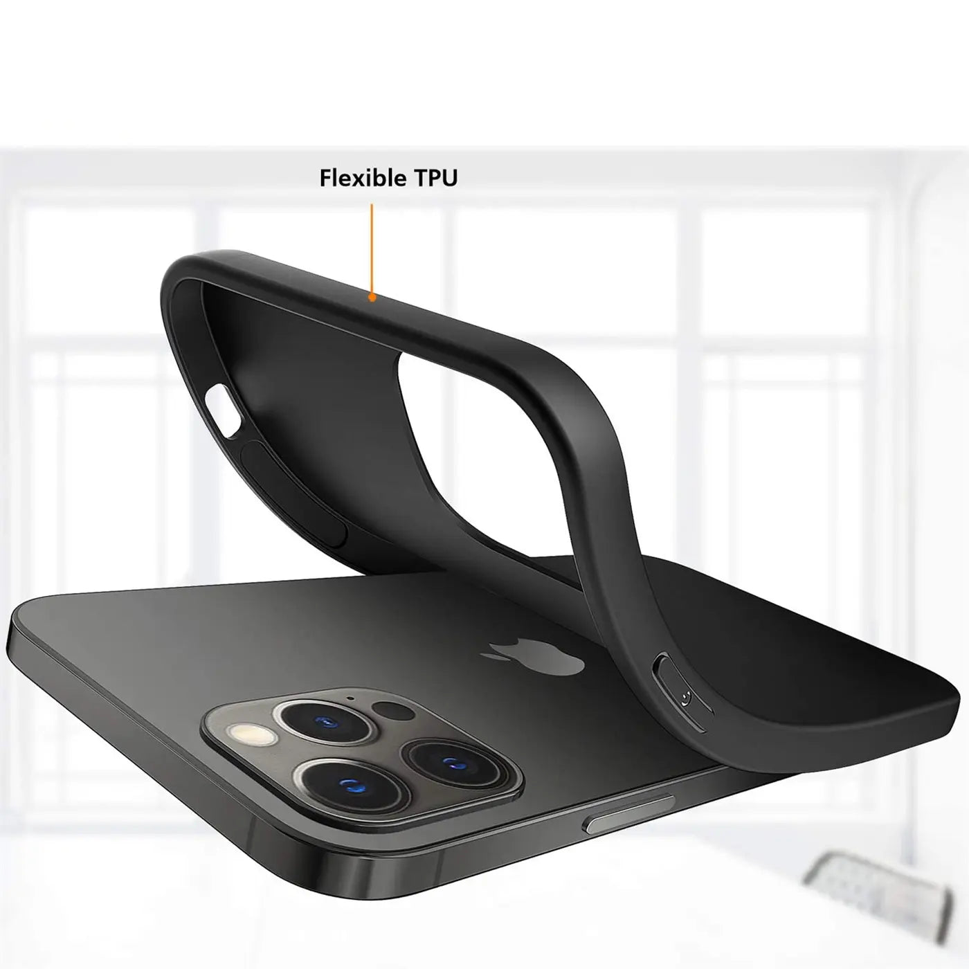 Schwarze, flexible TPU-Hülle, die sich über ein iPhone 13 Pro legt.