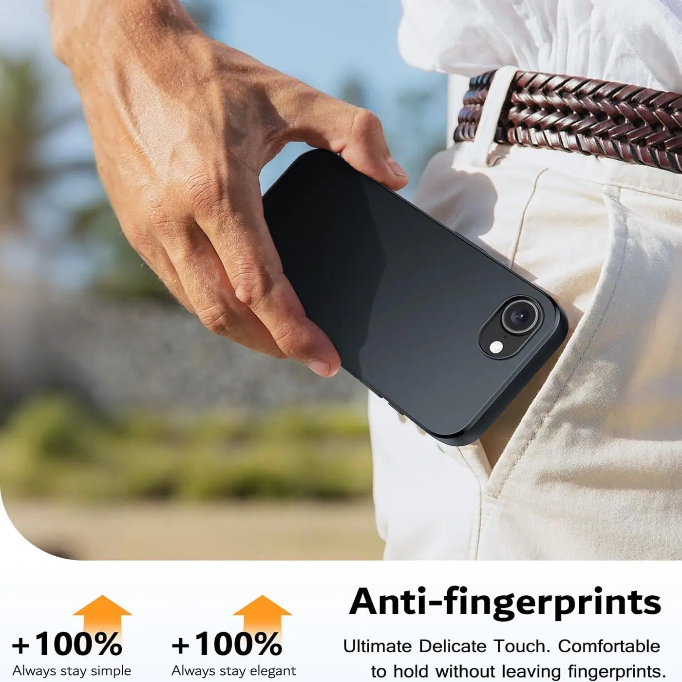 Schwarze, matte Silikonhülle für iPhone 16e, von vorne gezeigt, in der Hand gehalten.