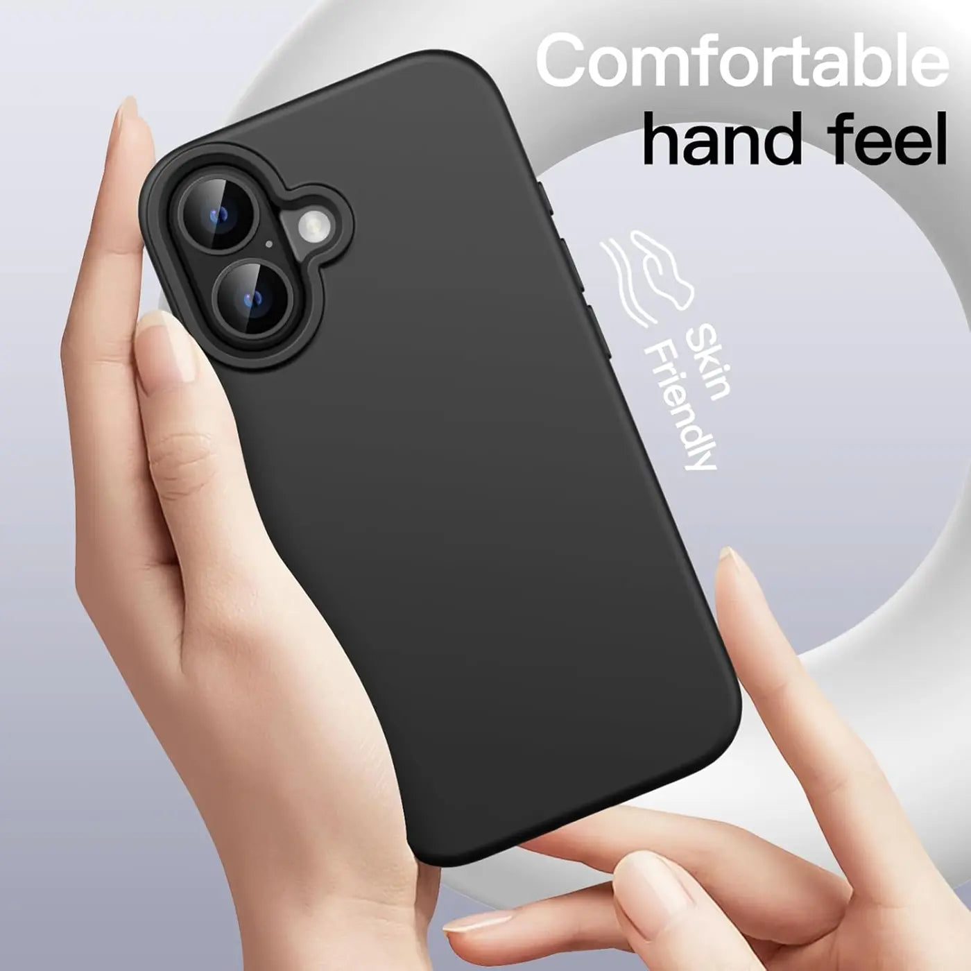 Schwarze Silikonhülle für iPhone 17, matt, von vorne gehalten, Nahaufnahme