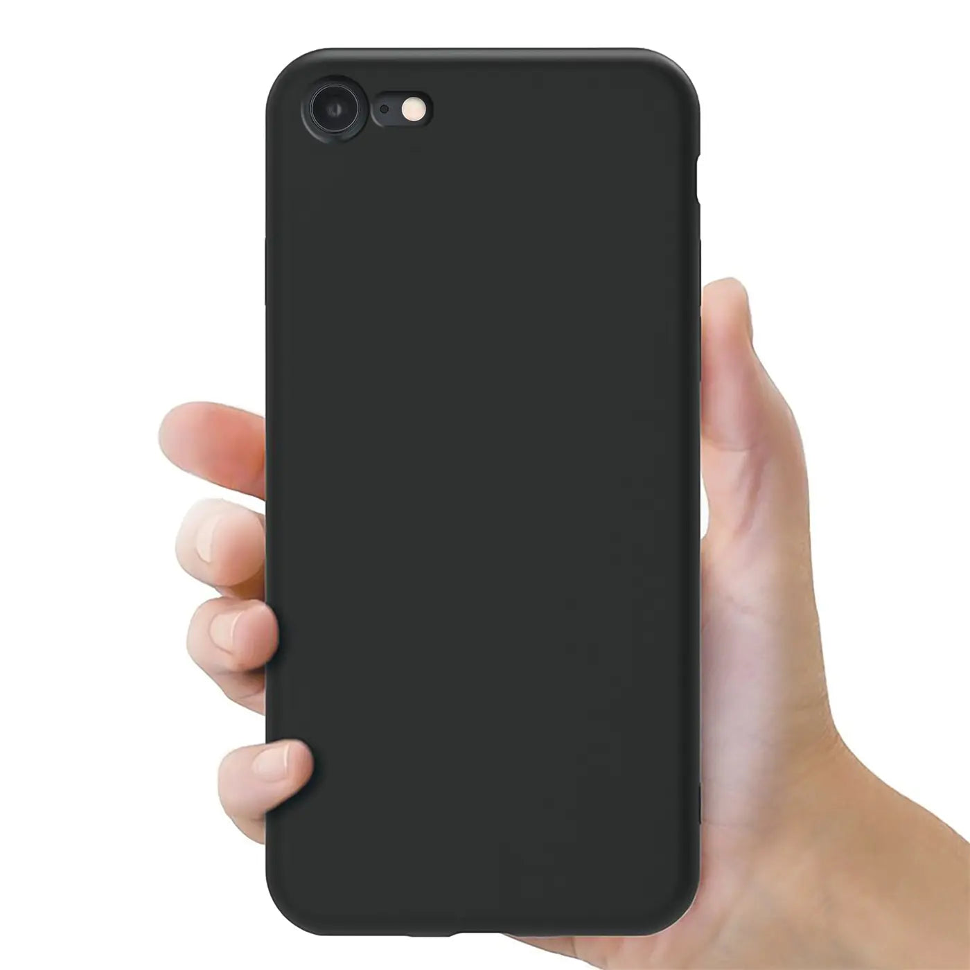 Schwarze, matte Silikonhülle auf einem iPhone 7/8/SE, von hinten, leicht schräg gehalten.