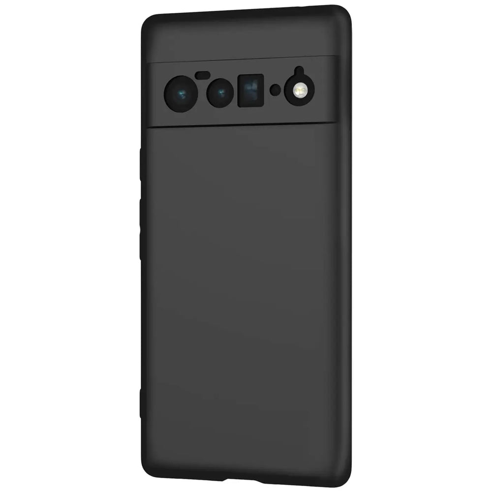 Rückansicht eines Google Pixel 6 Pro in einer mattschwarzen Silikonhülle, Kameraausschnitte sichtbar.