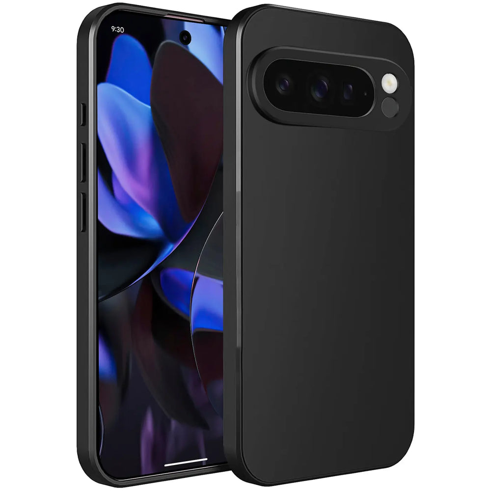 Schwarze, matte Silikonhülle für Google Pixel 9 Pro, schräg von hinten rechts mit teilw. sichtbarem Display.