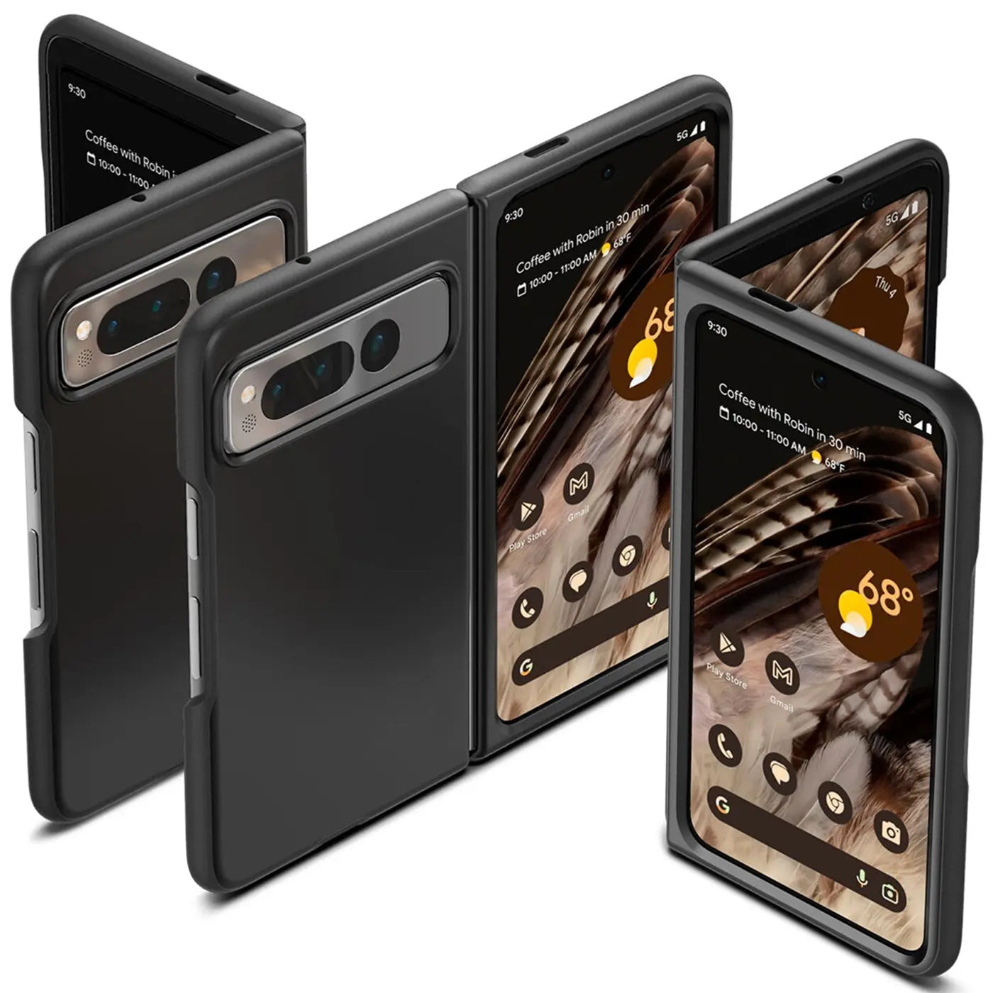 Drei Google Pixel Fold Handys in matt-schwarzen Silikonhüllen, aus verschiedenen Winkeln gezeigt.