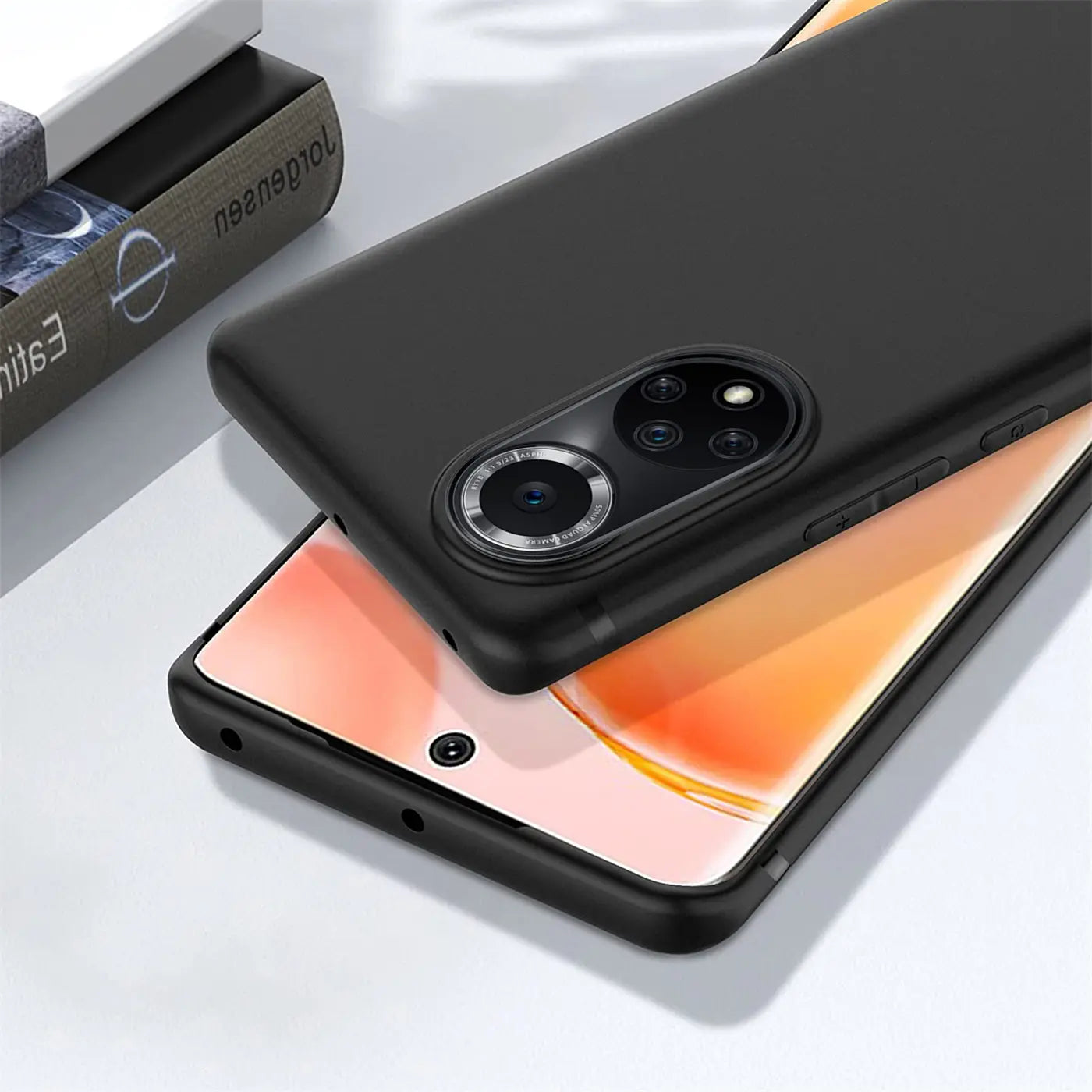 Schwarze Silikonhülle auf Huawei Nova 9 / Honor 50, Seitenansicht.