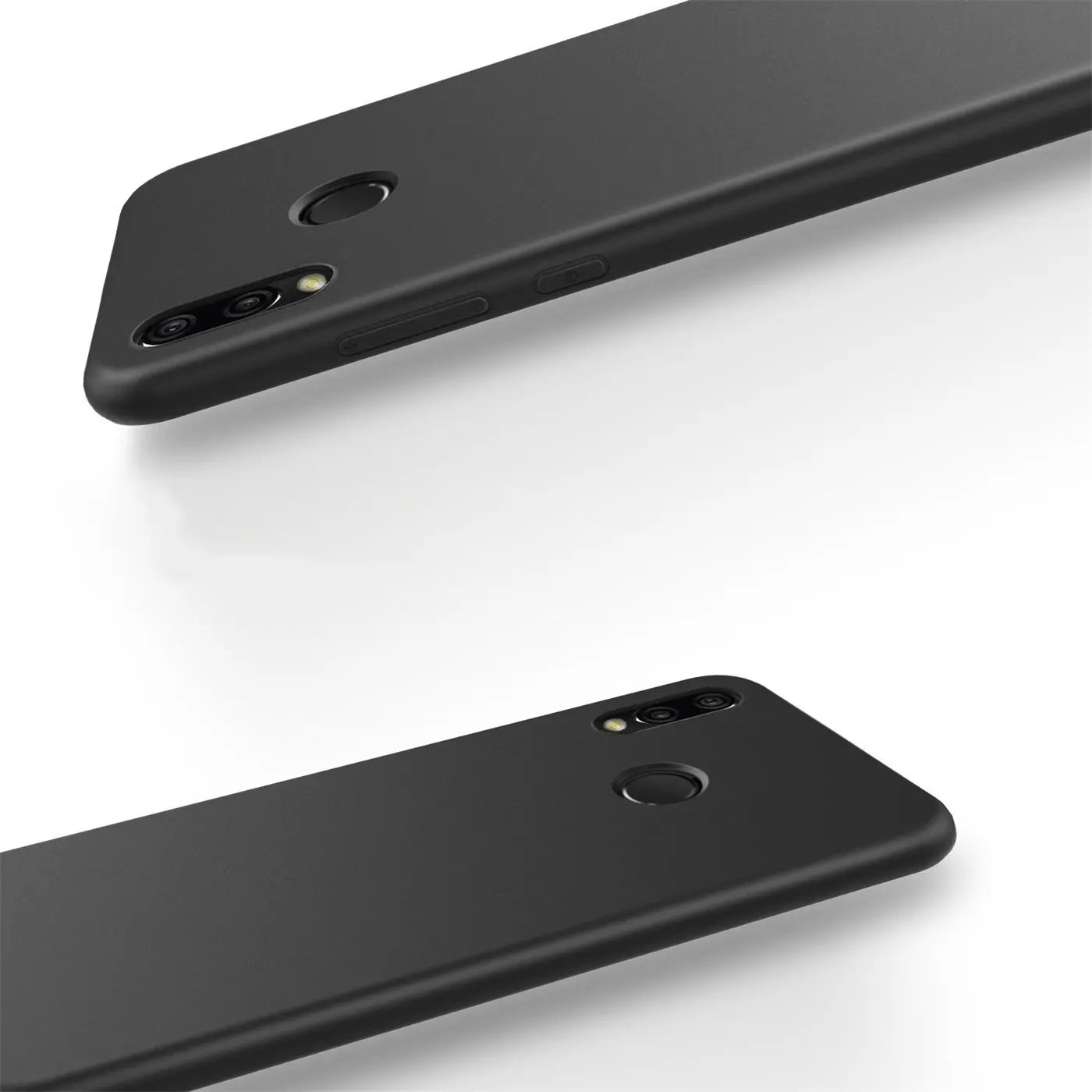 Schwarze Silikonhülle, matt, von oben und unten, Huawei P20 Lite erkennbar.