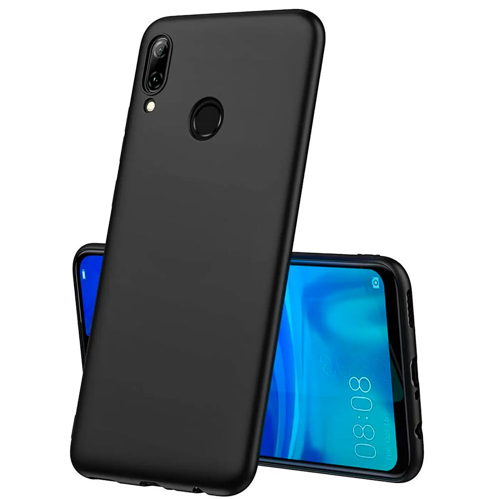 Schwarze Silikonhülle auf Huawei P Smart 2019, von schräg vorne.