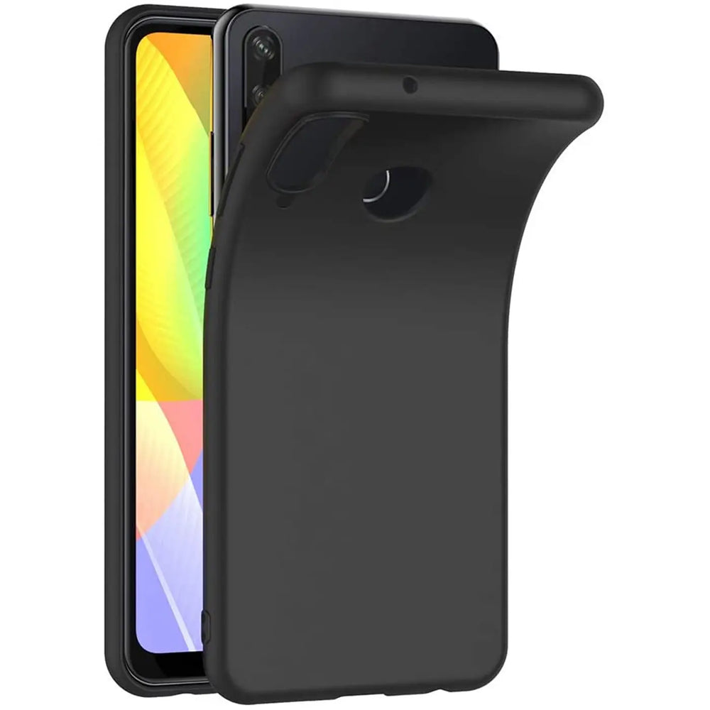 Schwarze, matte Silikonhülle für Huawei Y6P, von vorne, leicht schräg.
