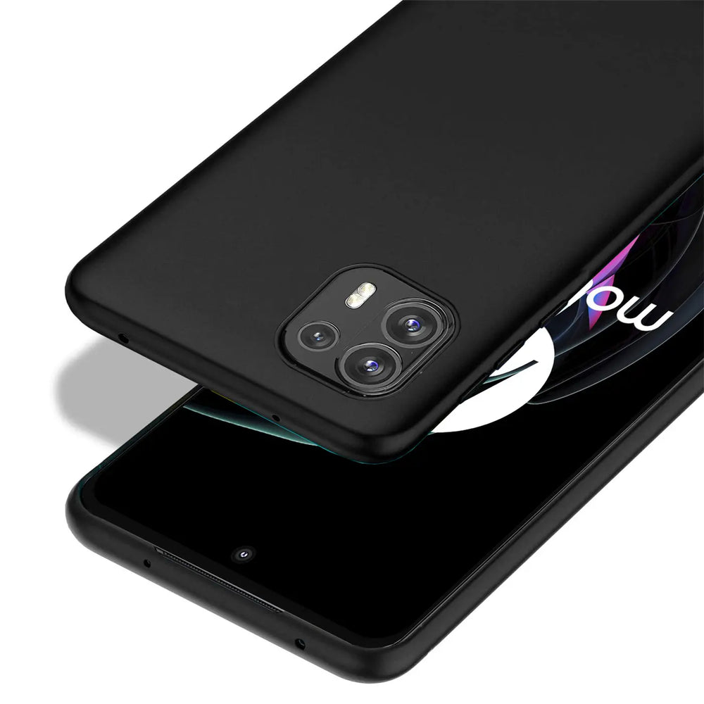 Schwarze, matte Silikonhülle für Motorola Edge 20 Lite, von oben/seitlich.