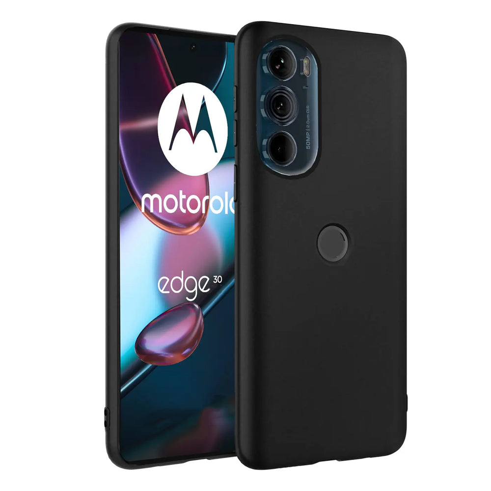 Schwarze matte Silikonhülle auf Motorola Edge 30, von schräg vorne