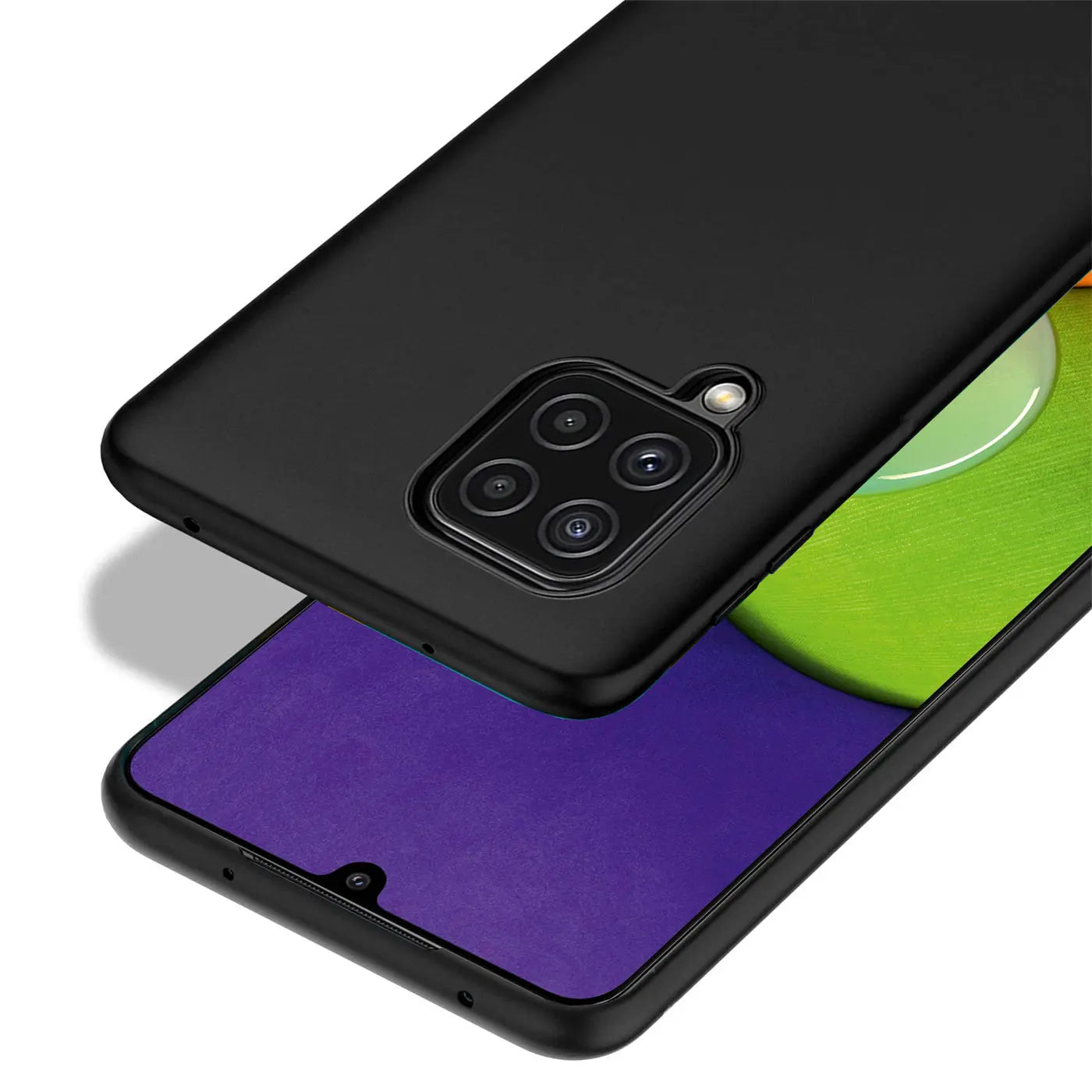 Schwarze Slim Silikonhülle auf einem Samsung Galaxy A22 4G/M32/M22, von oben schräg.
