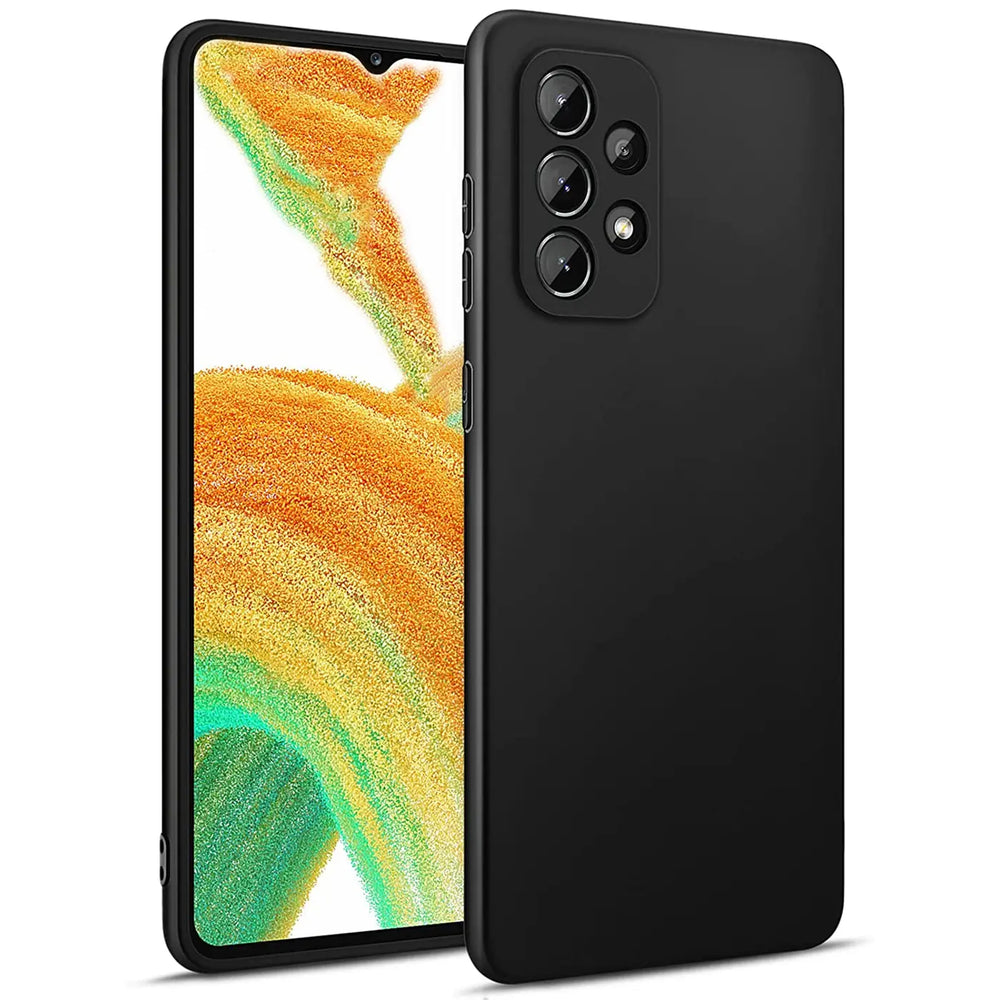 Schwarze, matte Silikonhülle für Samsung Galaxy A33 5G, von vorne links gezeigt.