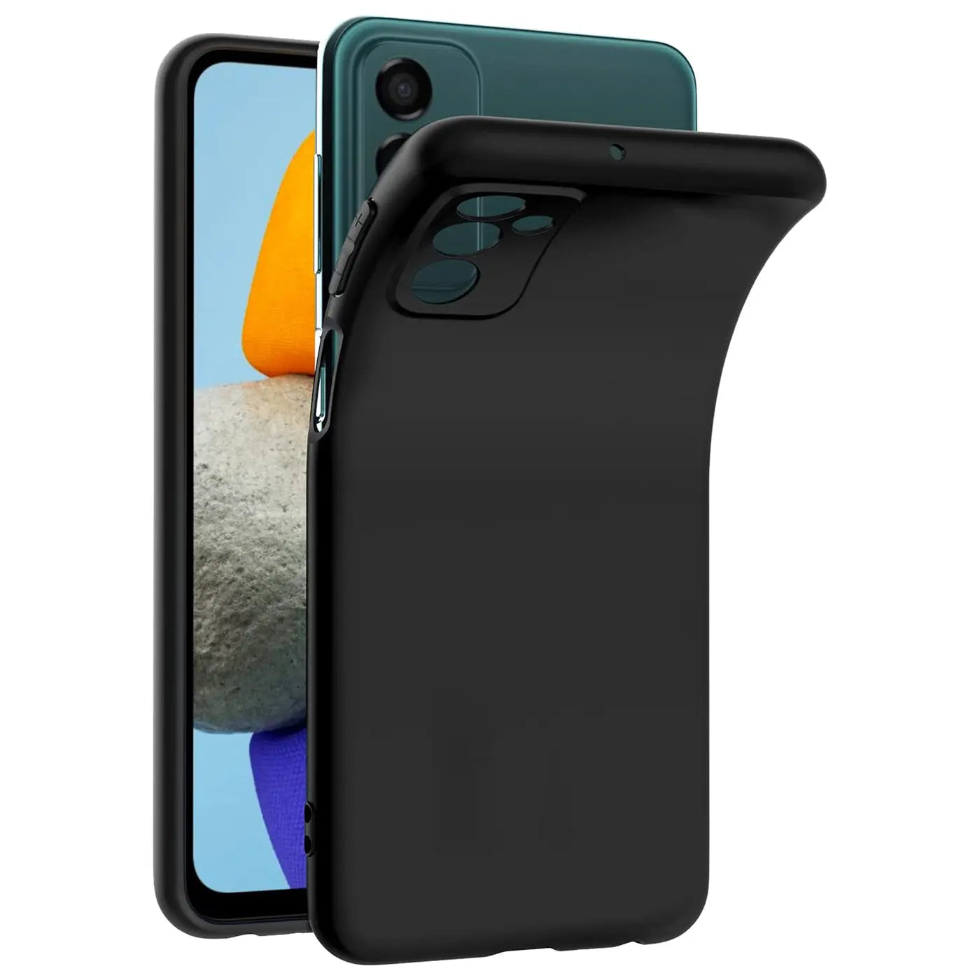 Schwarze, matte Silikonhülle mit einem Samsung Galaxy M23 5G/M13, von schräg vorne.