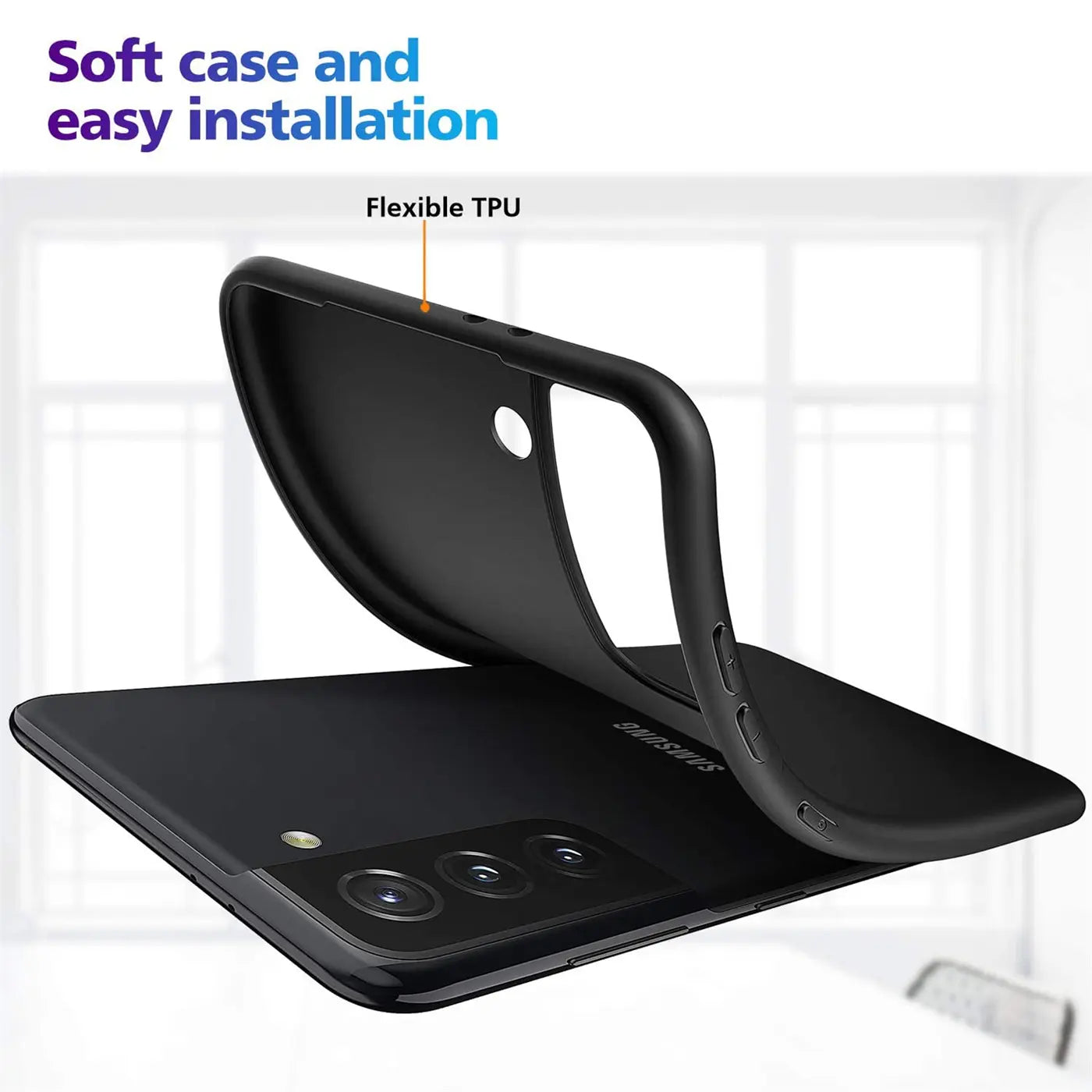 Schwarze, matte Silikonhülle, die über ein Samsung Galaxy S21 Plus gelegt wird.
