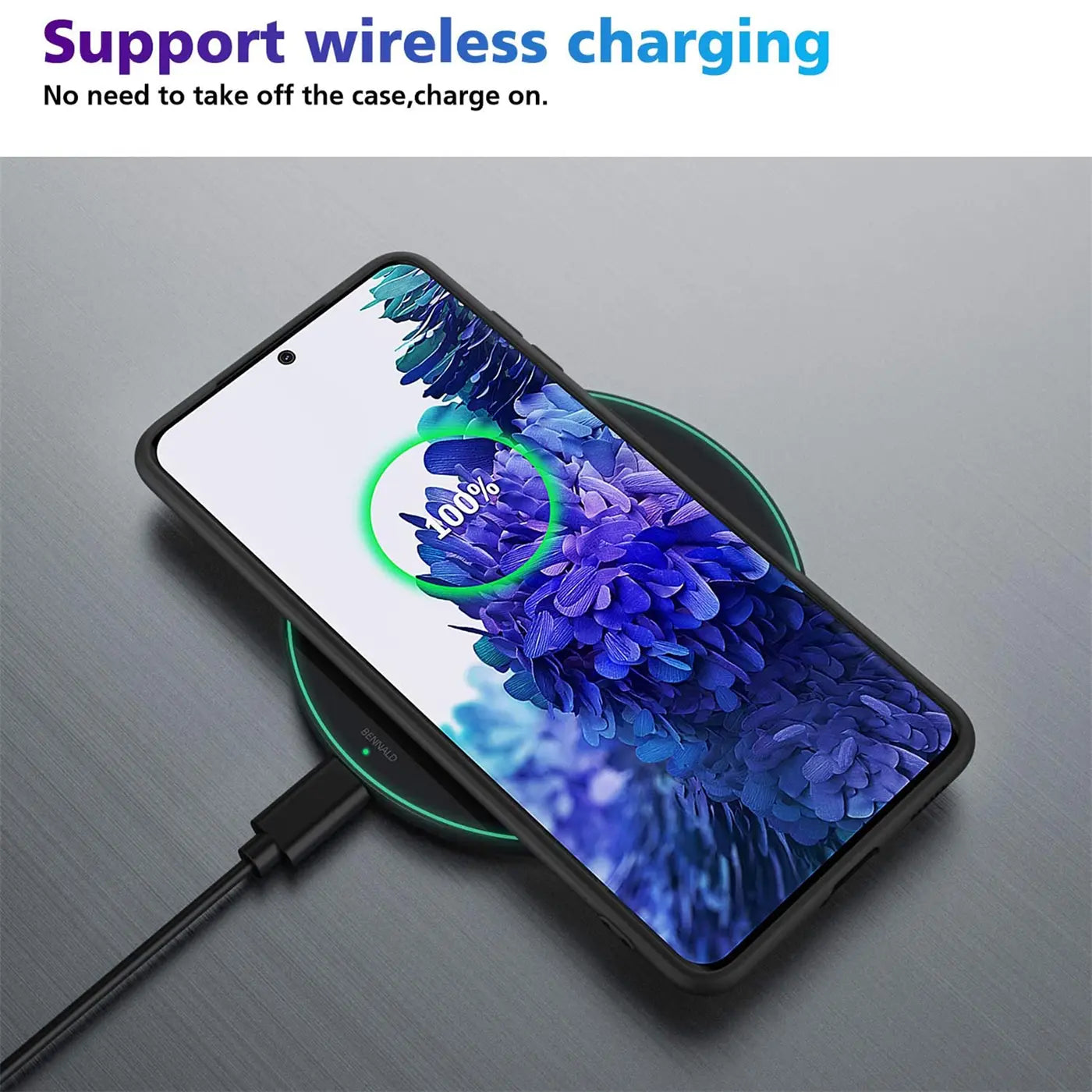 Schwarze Silikonhülle auf Samsung S21, drahtlos ladend, von oben links.