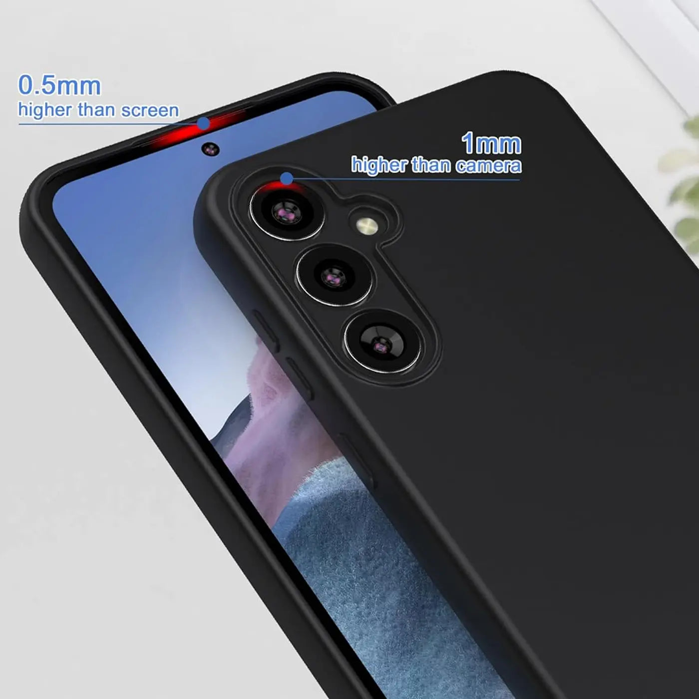 Schwarze Silikonhülle auf Samsung S25 FE, Nahaufnahme, Rückseite mit Kamera