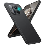 Schwarze matte Silikonhülle für Xiaomi 15T Pro, von vorne links, mit Blitzlichteffekt.
