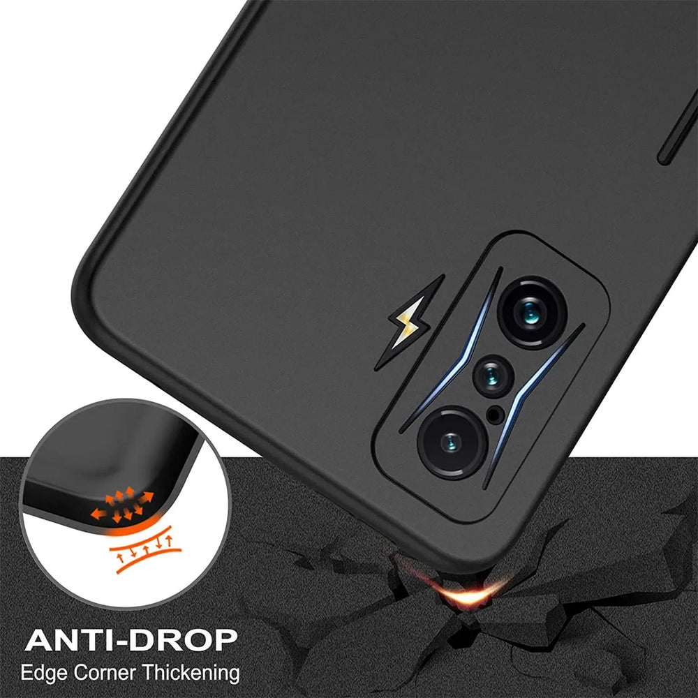 Schwarze Silikonhülle matt, Rückansicht, Xiaomi Poco F4 GT mit Blitzsymbol.