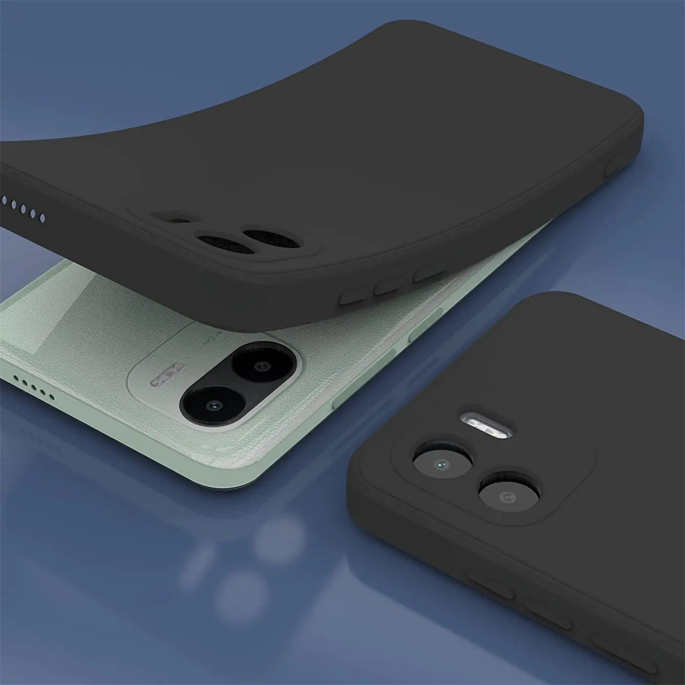 Schwarze Silikonhülle, matt, von oben, auf einem hellgrünen Xiaomi Redmi A1.