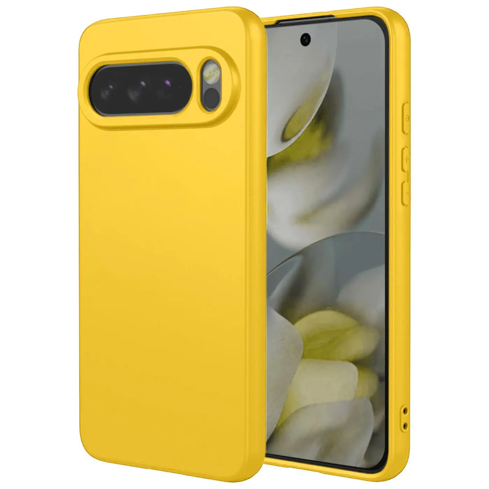 Gelbe Silikonhülle für Google Pixel 10 Pro XL, schräg von hinten rechts mit sichtbarem Display und Kameraausschnitt.