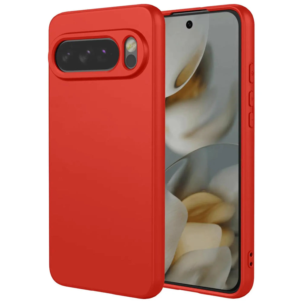 Rote Silikonhülle für Google Pixel 10 Pro XL, schräg von hinten links. Rückseite mit Kameraausschnitt, Display sichtbar.