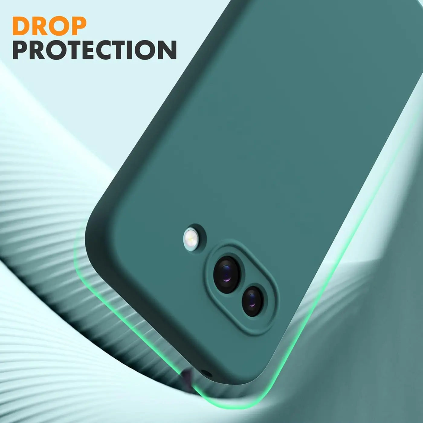 Dunkelgrüne Silikonhülle für Google Pixel 9a, schräg von hinten oben, mit Kameraausschnitt und Blitzloch.