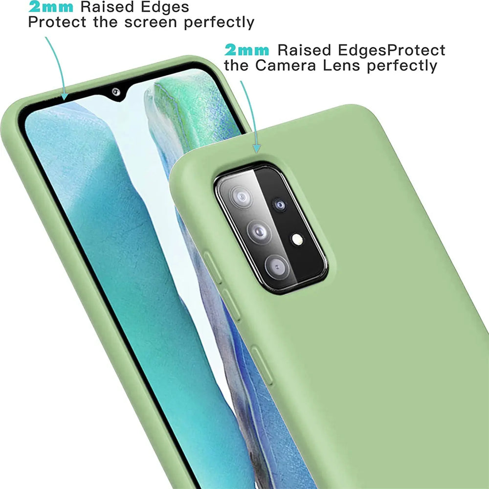 Grüne Silikonhülle mit Mikrofaser-Innenfutter, Nahaufnahme, zeigt Samsung Galaxy A52/A52 5G/A52S 5G.