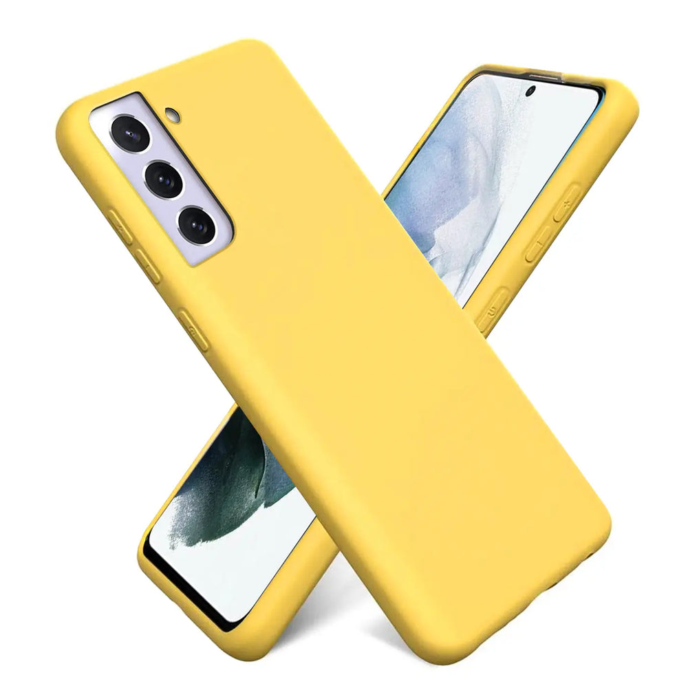 Gelbe Silikonhülle auf Samsung S21 FE, von schräg oben, mit Mikrofaser-Innenfutter.