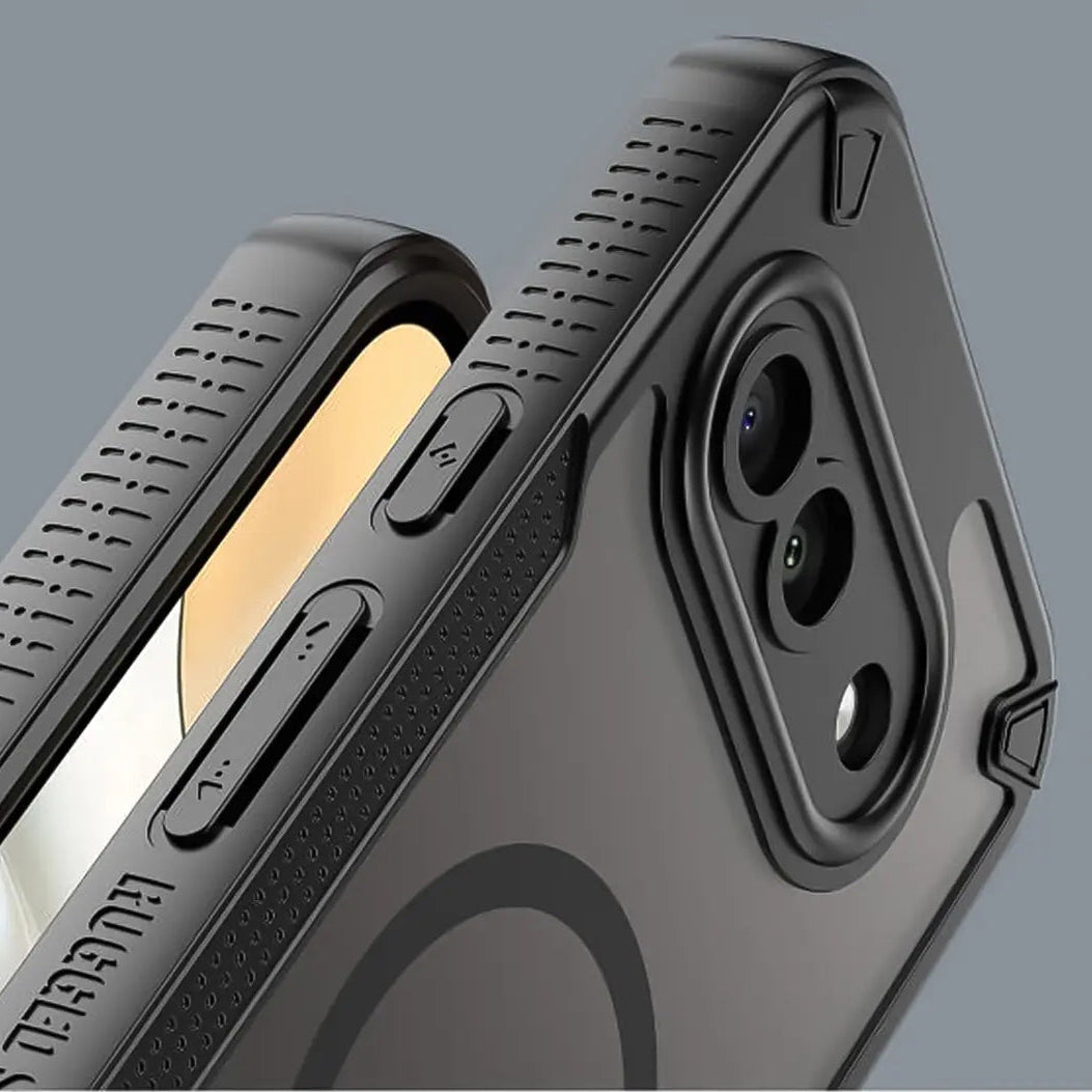 Nahaufnahme einer schwarzen, transparenten Google Pixel 9a Hülle aus Silikon/TPU mit MagSafe, schräg von hinten.