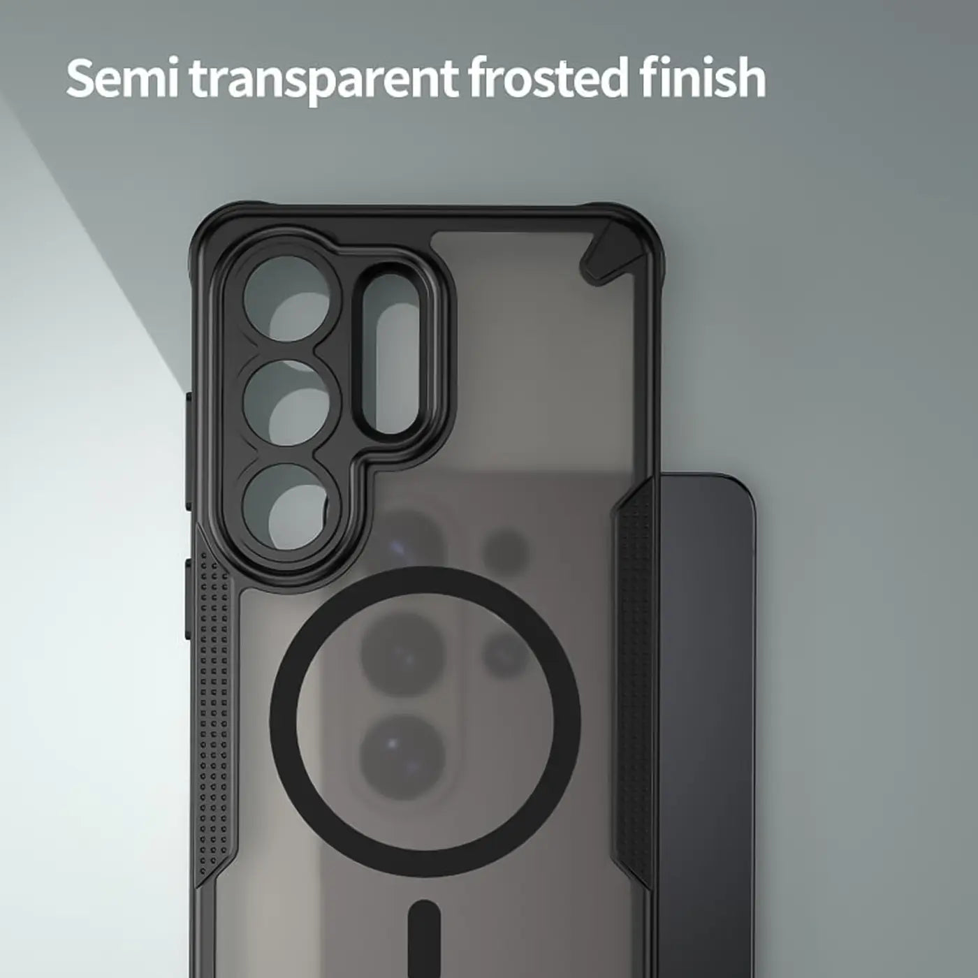 Schwarzes, halbtransparentes, mattes Handy-Case mit MagSafe-Ring auf Samsung S26 Ultra, Nahaufnahme.
