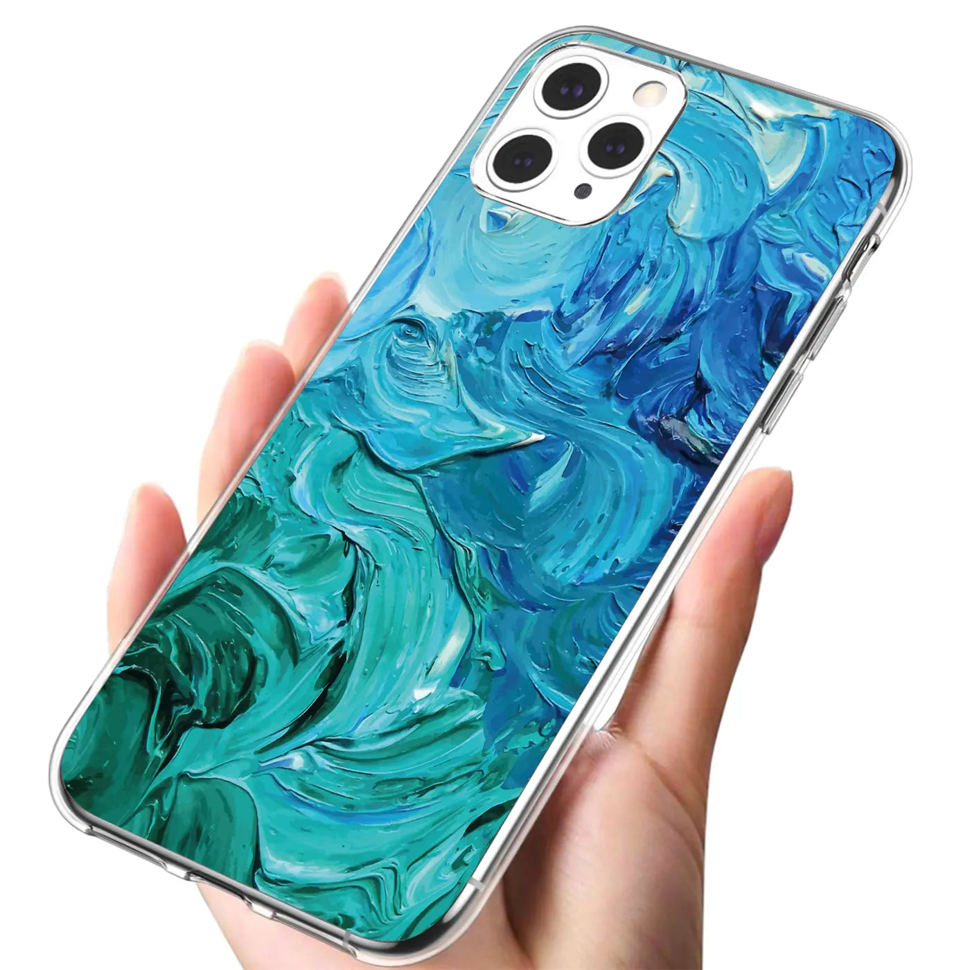 Hand hält transparente TPU-Hülle für iPhone 11 Pro mit blau-grünem, abstraktem Motivdruck, schräg von oben.