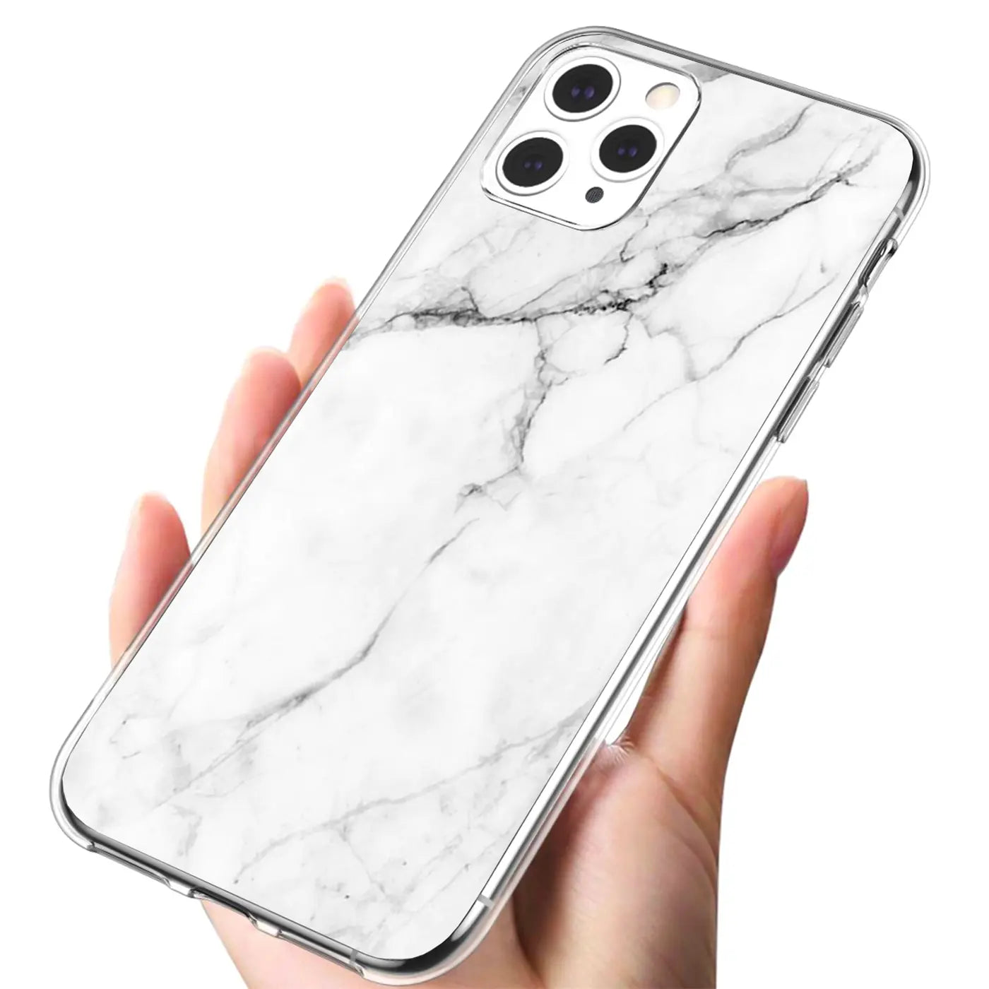 Hand hält iPhone 11 Pro mit weißer TPU-Hülle und schwarzem Marmormuster, schräg von oben.