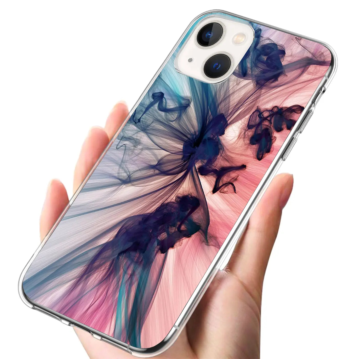 Hand hält iPhone 14 Plus mit transparenter TPU-Hülle, bedruckt mit blau-pinken, rauchartigen Mustern, schräg von oben.
