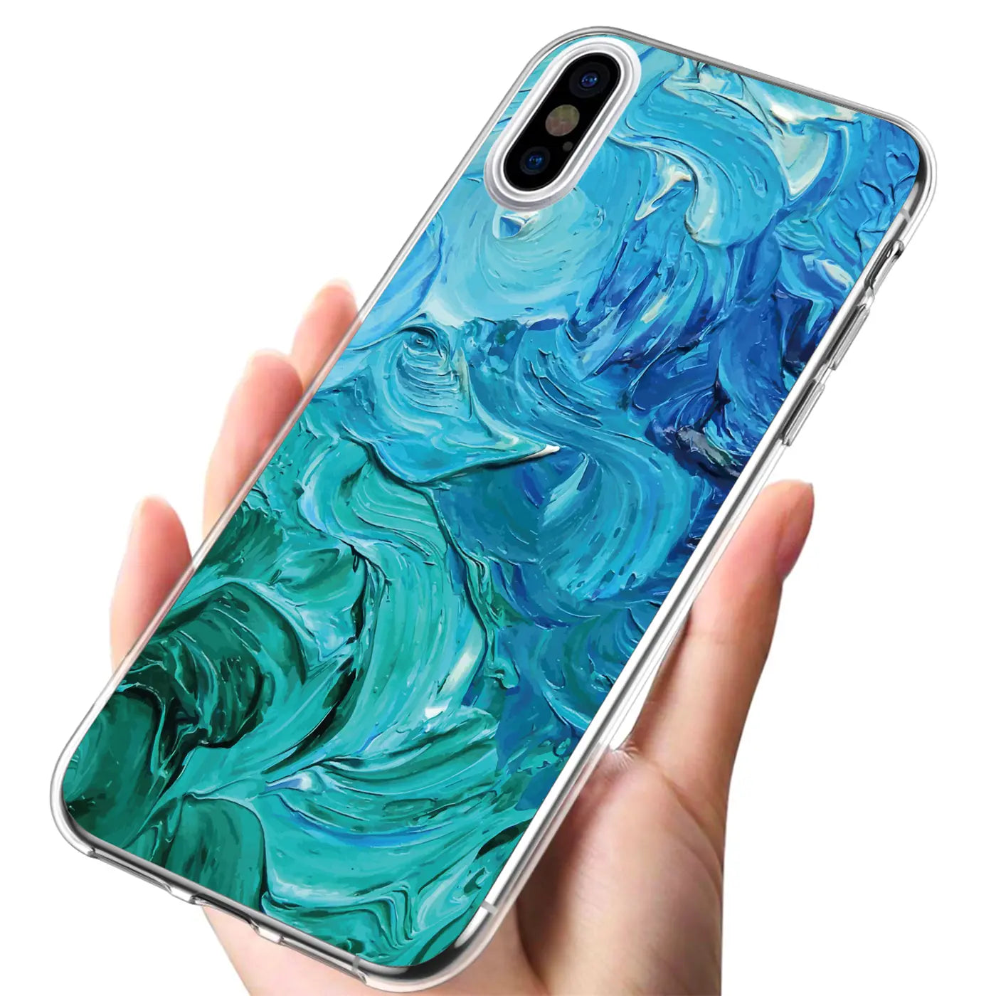 Hand hält ein iPhone Xs Max mit transparenter TPU-Hülle, bedruckt mit blau-türkisem, pastosem Wellenmuster, schräg von oben.